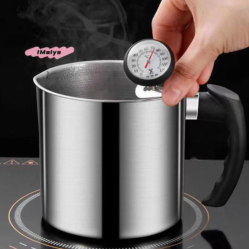 Oil strainer pot for filtering and storing cooled cooking oil